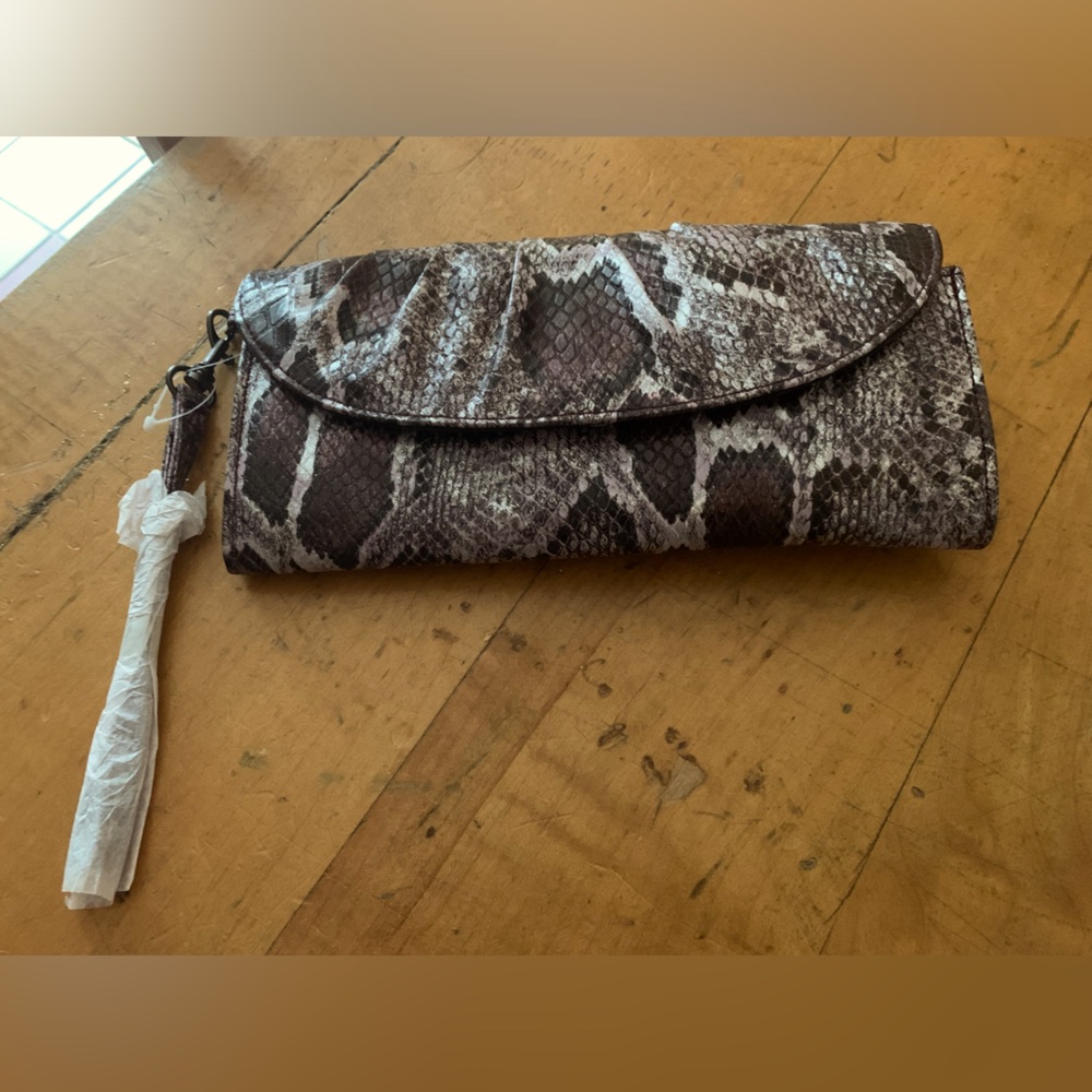 NWOT Style & Co fold over clutch purse w/wrist strap - Picture 2 of 10
